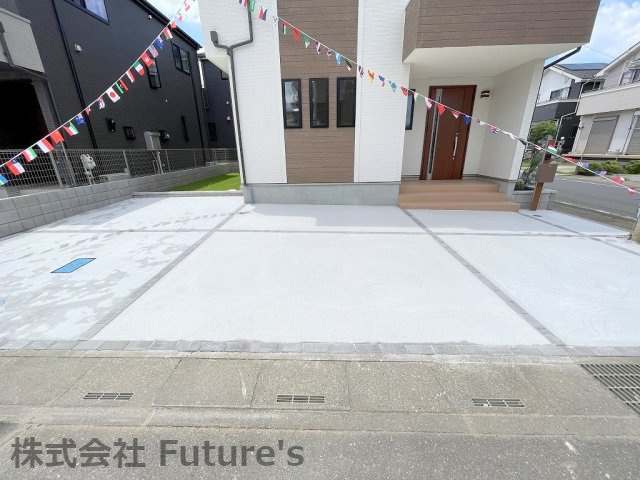 三郷市泉2丁目　新築戸建　全9棟　D号棟の駐車場|カースペース並列3台駐車可能