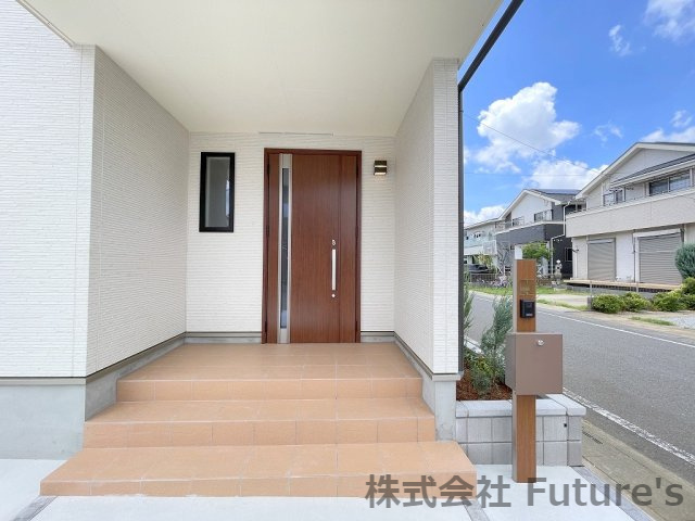 三郷市泉2丁目　新築戸建　全9棟　D号棟のエントランス|玄関アプローチ