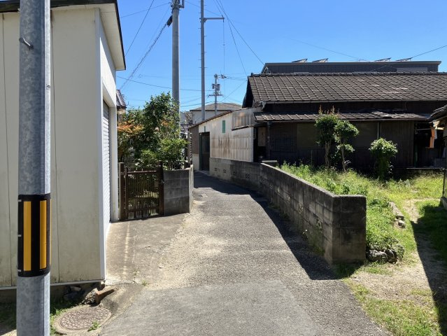 立花4丁目売土地の前面道路含む現地写真|南西側道路