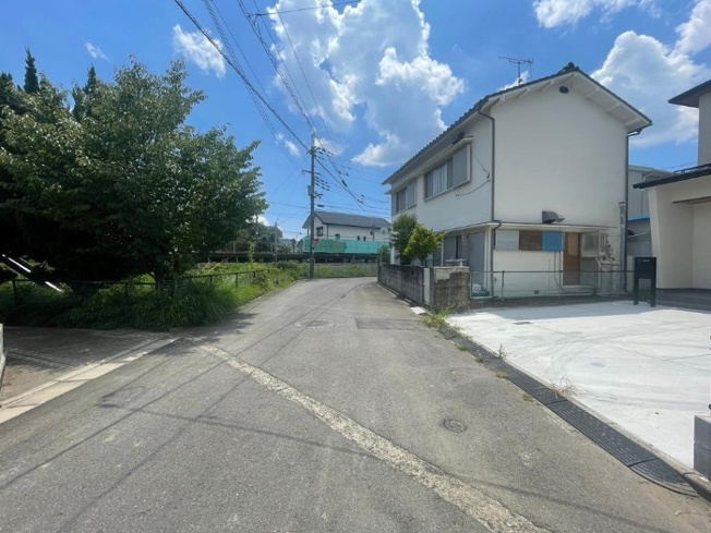 【前面道路含む現地写真】