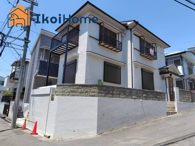 明石市朝霧台　中古一戸建のエントランス|●年中無休：当日予約可●通風採光良好！開放感のある角地の物件です♪
