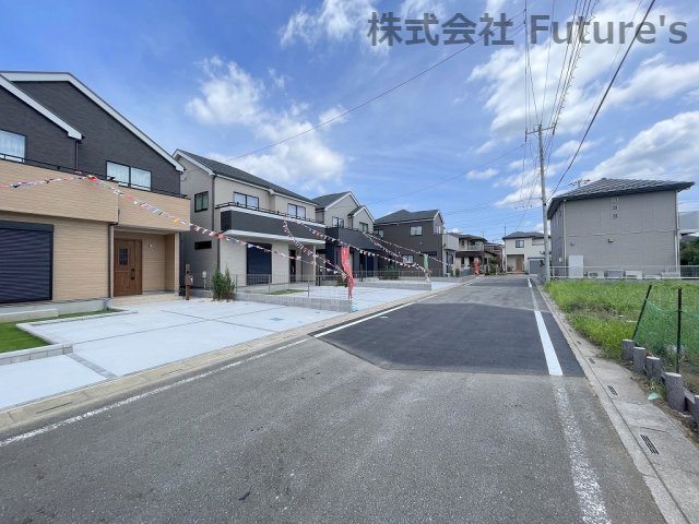 三郷市泉2丁目　新築戸建　全9棟　F号棟の前面道路含む現地写真|前面道路含む現地写真です。