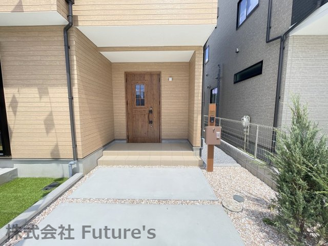 三郷市泉2丁目　新築戸建　全9棟　F号棟のエントランス|玄関アプローチ