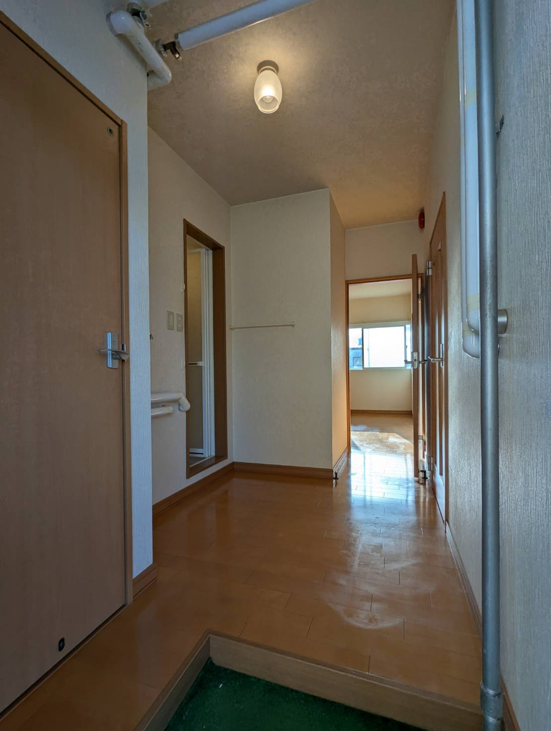 榎本マンションの玄関