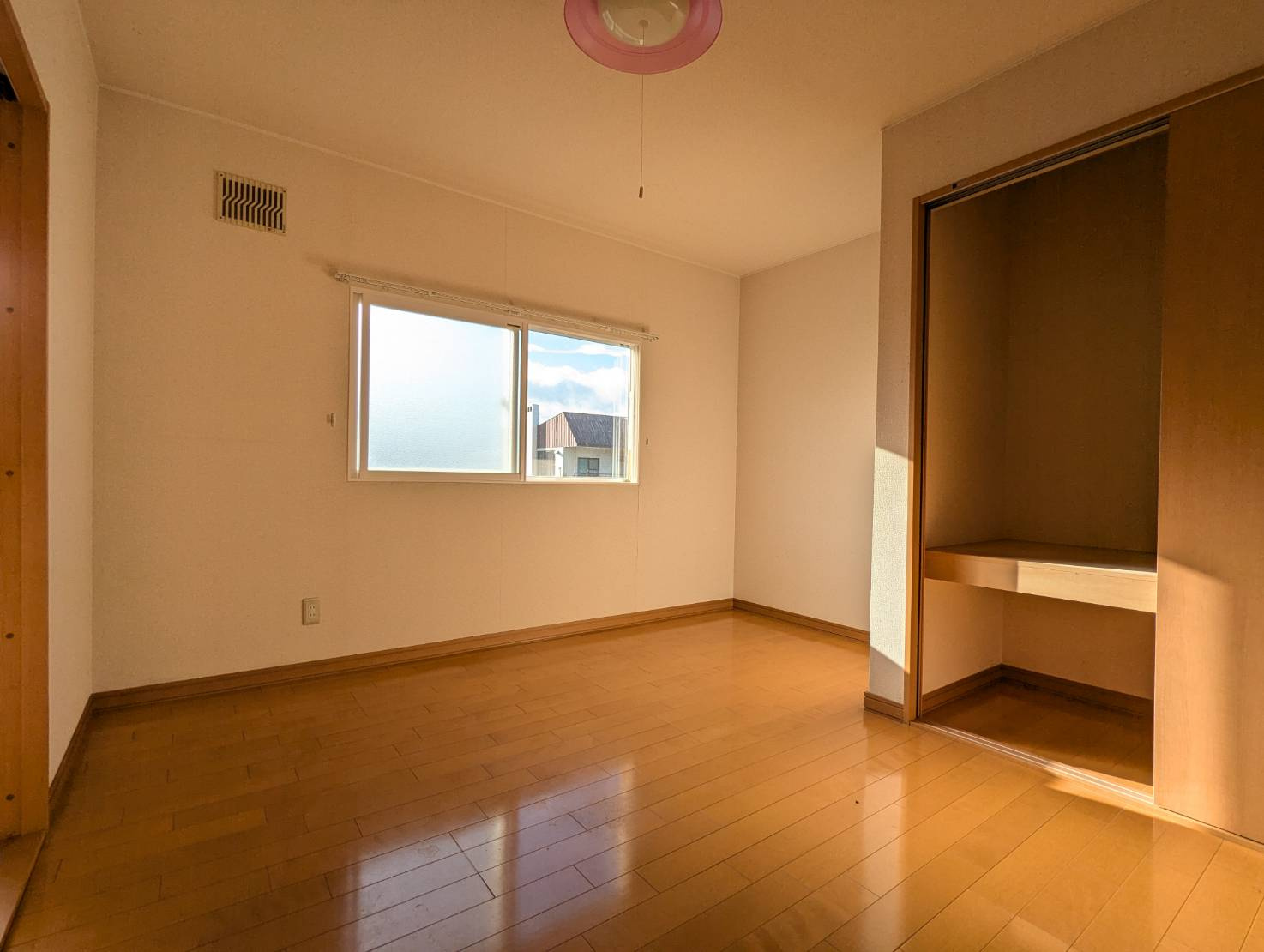 榎本マンションの洋室