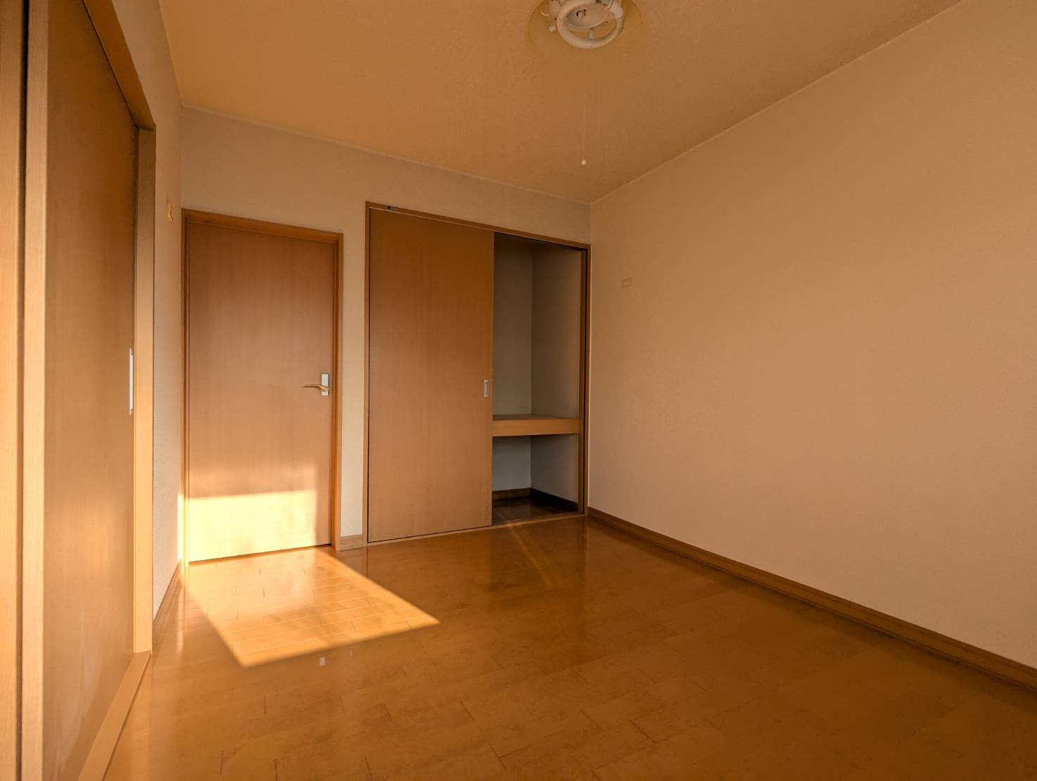 榎本マンションの洋室