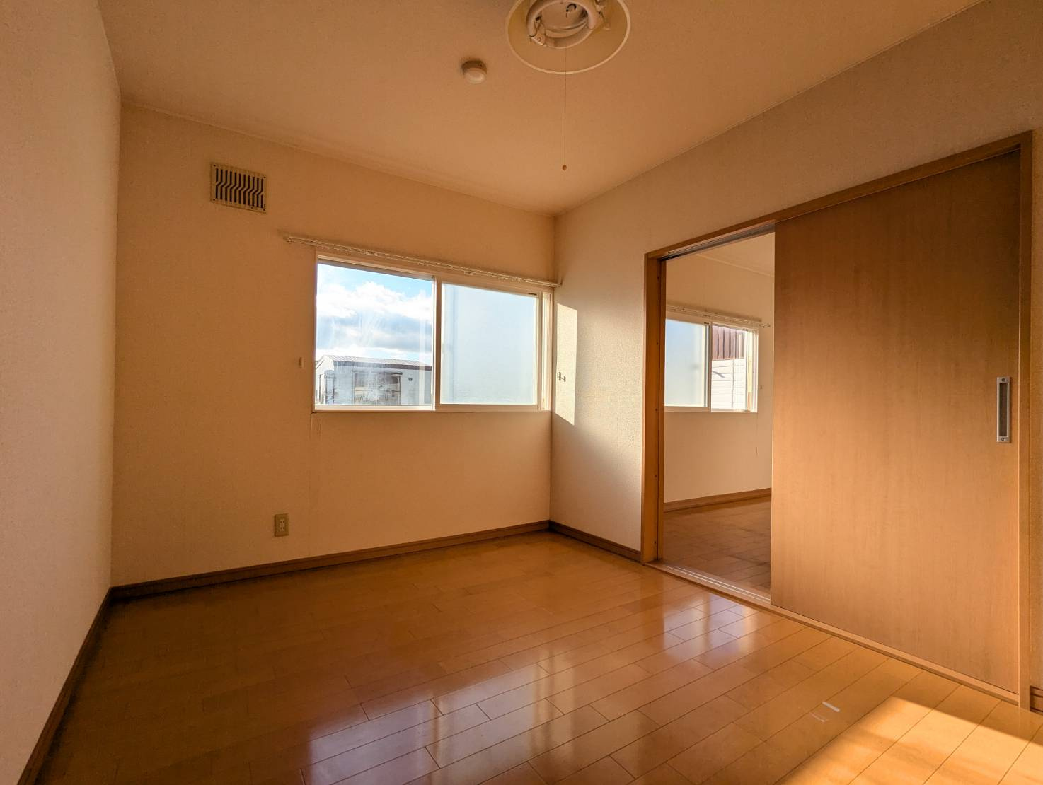 榎本マンションの洋室