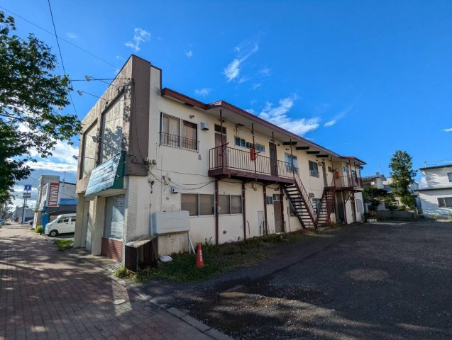 榎本マンションのエントランス