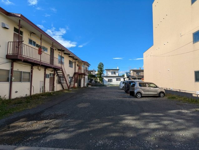 榎本マンションの駐車場