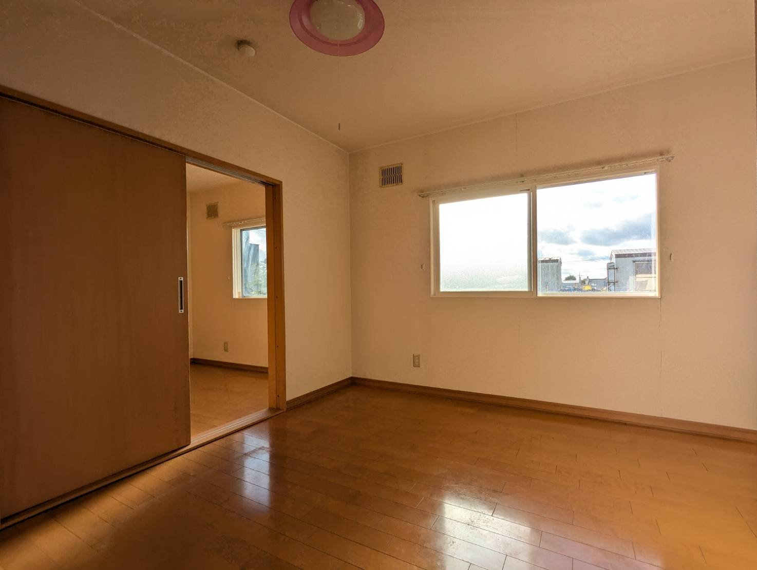 榎本マンションの洋室