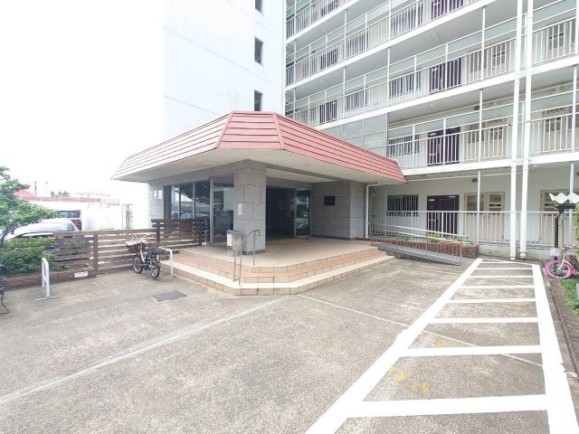 ◆室内リフォーム済みの美室◆８階南西向き住戸◆ＬＤＫ１８.２帖のゆったり２ＬＤＫ◆桂川ハイツ３号館のエントランス|エントランス