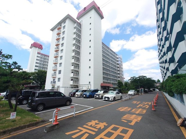 ◆室内リフォーム済みの美室◆８階南西向き住戸◆ＬＤＫ１８.２帖のゆったり２ＬＤＫ◆桂川ハイツ３号館の駐車場|駐車場