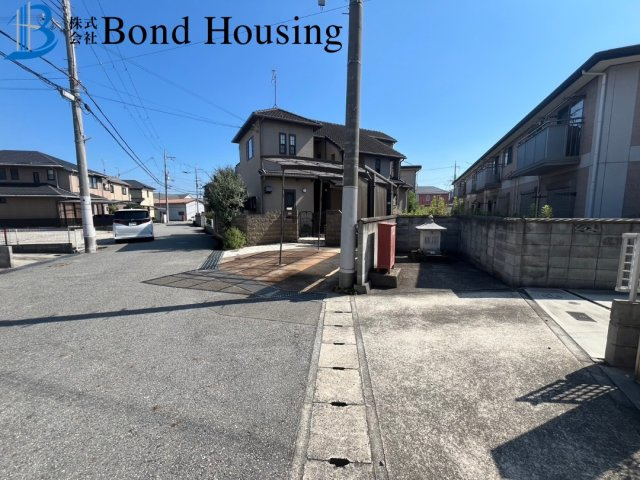 令和３年4月築 駐車4台 二ツ屋１丁目　良質戸建の前面道路含む現地写真