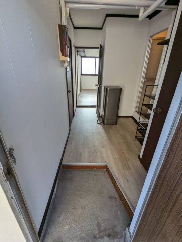 榎本マンションの玄関
