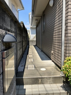 【エントランス】 | 落ち着いた雰囲気のエントランス