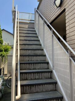【その他共用部分】 | すれ違い可能な広めの階段