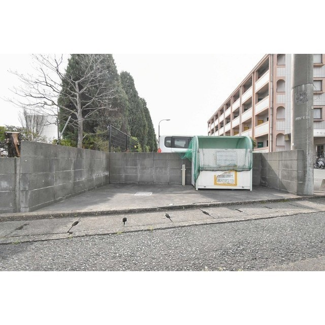 アザレアハイツ和泉野の駐車場