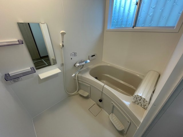 砥部町宮内中古戸建の独立洗面台|LDKから廊下を挟まず直接出入りできるので寒い季節も安心です！