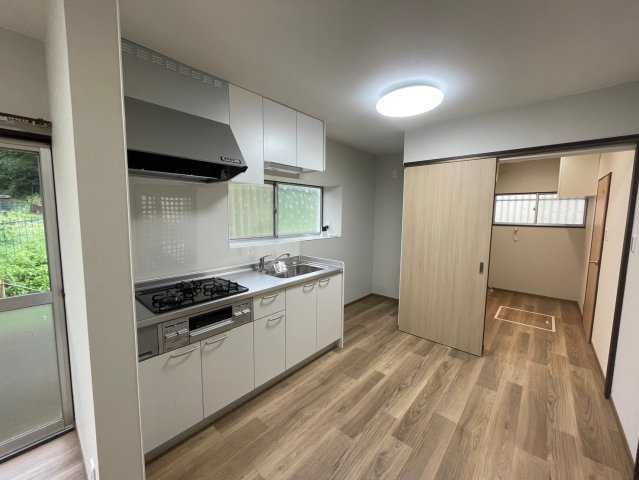 砥部町宮内中古戸建のキッチン|毎日のお料理が快適なキッチン
