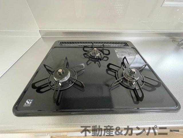 砥部町宮内の中古のおうち　伊予郡砥部町宮内中古戸建のその他|毎日料理をする、料理が好き、家族が多くて量を作る必要がある等の方々にとっては必須の3口コンロ。