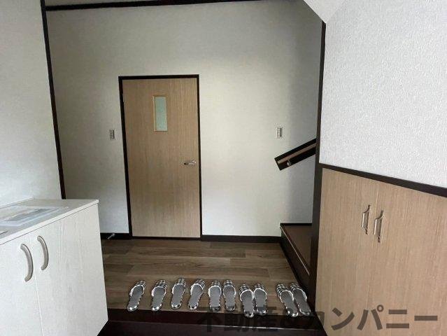 砥部町宮内の中古のおうち　伊予郡砥部町宮内中古戸建の玄関|いつも気持ちよくご家族を迎えられる玄関です。綺麗で明るい玄関でお客様をお迎えいただけます。