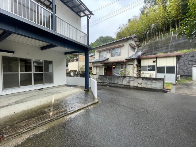 砥部町宮内中古戸建のバルコニー|2部屋から出入り可能な南面バルコニー！