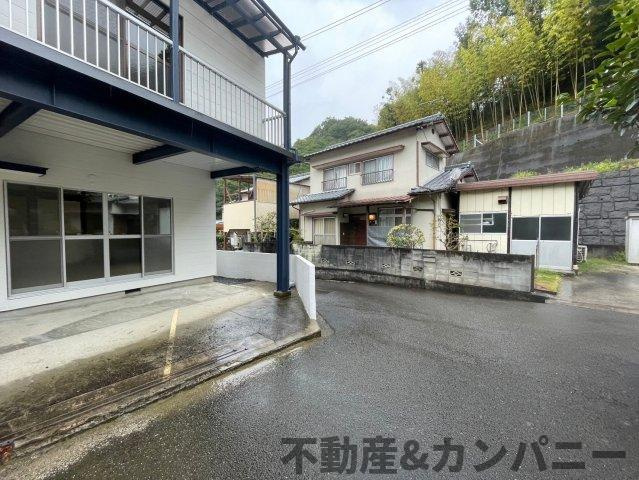 砥部町宮内の中古のおうち　伊予郡砥部町宮内中古戸建の前面道路含む現地写真|当社多様な物件をご用意しております