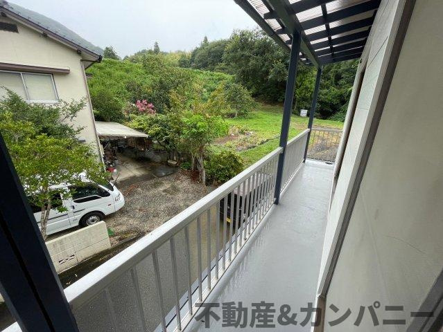 砥部町宮内の中古のおうち　伊予郡砥部町宮内中古戸建のバルコニー|2部屋から出入り可能な南面バルコニー！