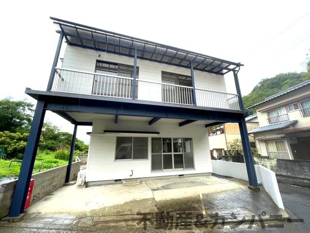 砥部町宮内の中古のおうち　伊予郡砥部町宮内中古戸建の外観|角地につき、隣家に接している部分が少ないので日当たりが良く、風通しが良いですね！