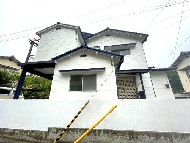 砥部町宮内中古戸建の駐車場|カースペース縦列で2台駐車可能！