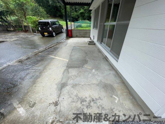 砥部町宮内の中古のおうち　伊予郡砥部町宮内中古戸建の駐車場|お家のご質問はお気軽にご相談下さい。