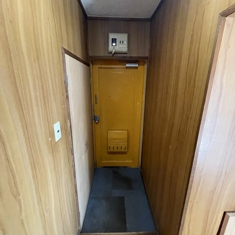 ハイツMTの玄関