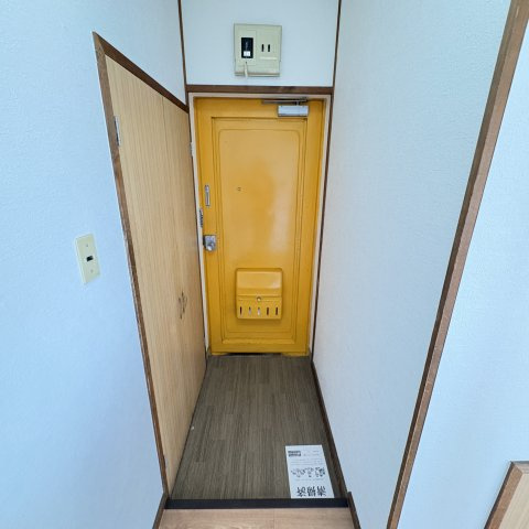 ハイツMTの玄関