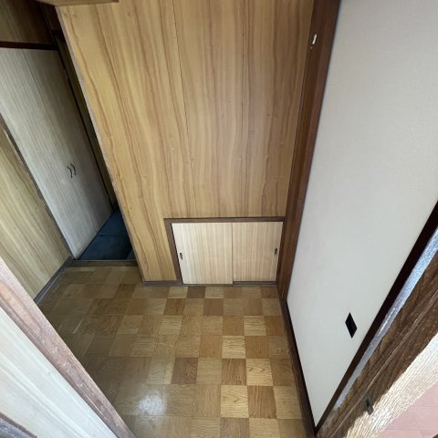 ハイツMTの玄関