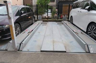 【駐車場】 | ナイスシティアリーナ西日暮里 | 駐車スペースもあります。25,000円/月。ナイスシティアリーナ西日暮里。(株)メイワ・エステートへお問い合わせください。