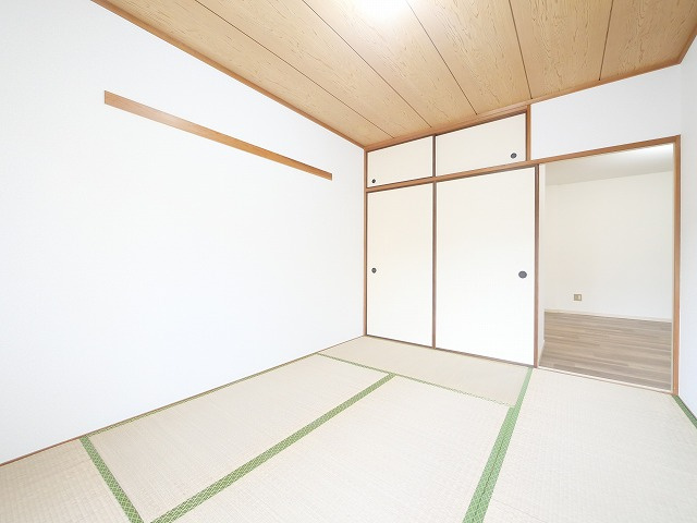 シャトレーハイツ光峰の和室|ゆったりとくつろげる和室です