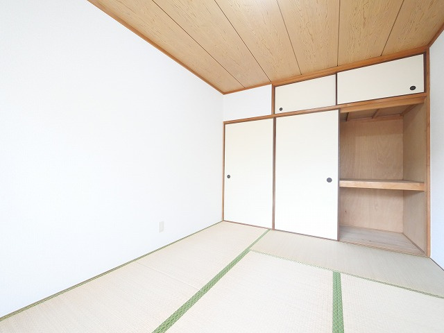 シャトレーハイツ光峰の和室|落ち着いた雰囲気の和室付きです