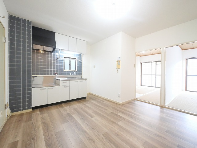 シャトレーハイツ光峰の居間・リビング|居間です