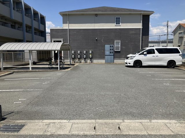 アジロガーデンの駐車場