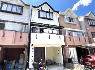 【外観】 | 伏見区醍醐構口町　中古戸建 | 生活に必要な商業施設が徒歩10分以内に揃っています！生活便利でありながら徒歩圏内に『醍醐寺』がある贅沢なエリアです。