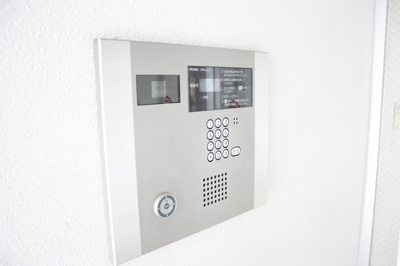 【エントランス】 | フレスコア首里御殿山ガーデン