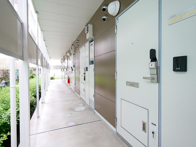 レオパレスＡＱＵＡ　ＢＬＵＥのエントランス|清潔なエントランスです