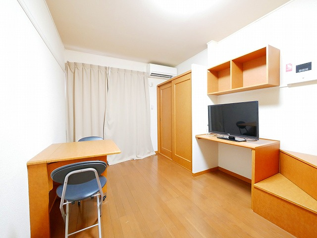 レオパレスＡＱＵＡ　ＢＬＵＥの洋室|使い勝手のいい洋室です