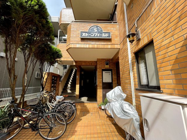 ストーンフィールドNo.５のエントランス