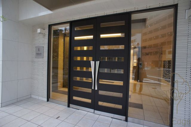 レジュールアッシュ梅田WESTGATEのエントランス