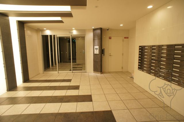 レジュールアッシュ梅田WESTGATEのロビー