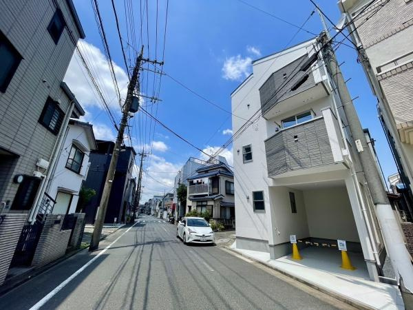 川崎市川崎区池上新町２丁目の新築一戸建の前面道路含む現地写真|前面道路が広いので、安心して駐車可能です！
