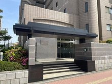  | 大通りからのエントランスへのアプローチ