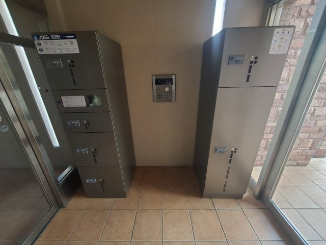 フランシーズコートAのその他共用部分|宅配BOX