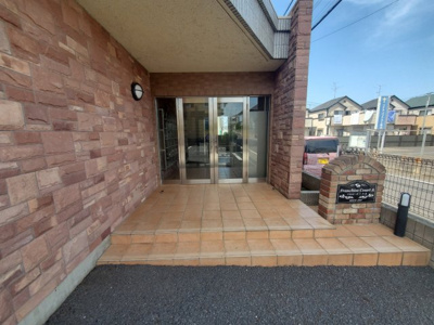 【エントランス】 | フランシーズコートA | ゆとりのあるエントランスです